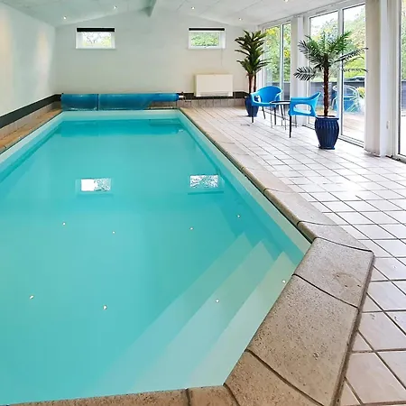 Prázdninový dům 10 Person In *