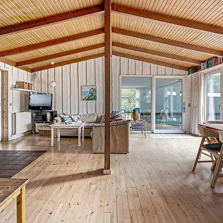 Prázdninový dům 10 Person In *